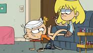 S1E06A_Lincoln_as_Lori's_footstool